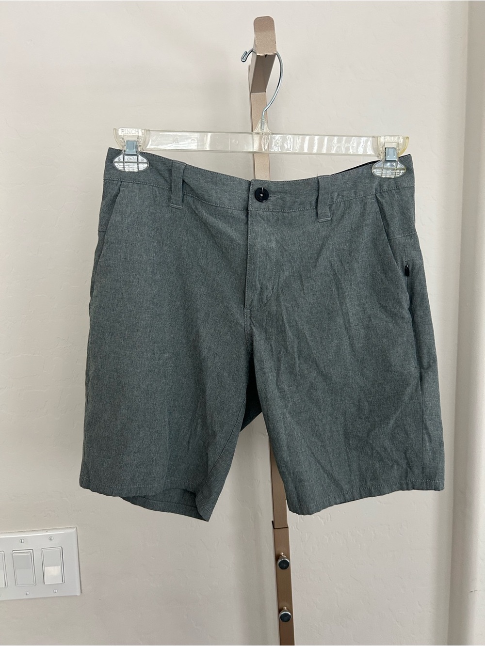 Vuori Aim Hybrid Men’s Shorts Size 28 Beach Athletic